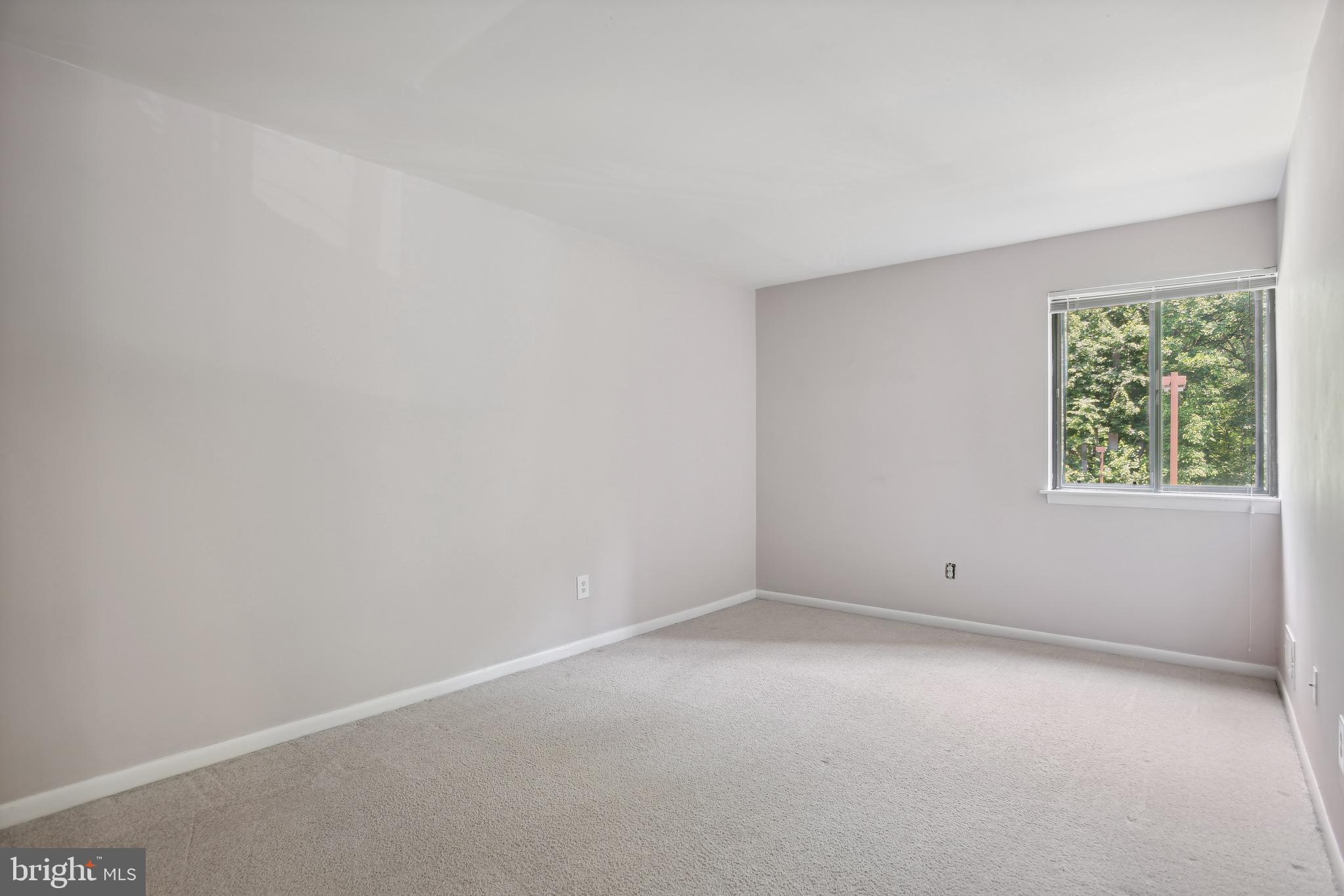 11240 Chestnut Grove Square, Unit 31 Reston, VA 20190 - Photo 19 of 26 Primary bedroom