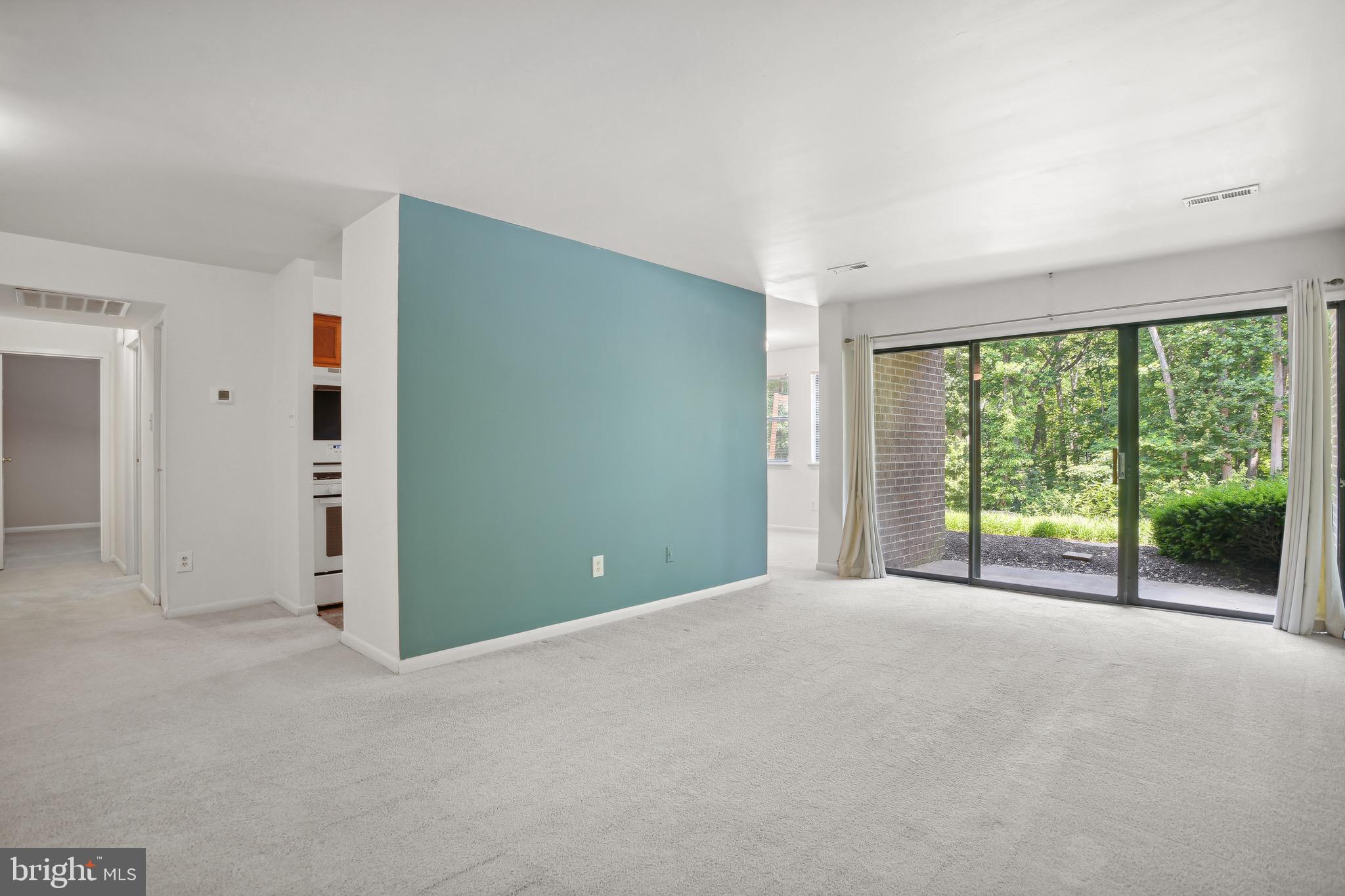 11240 Chestnut Grove Square, Unit 31 Reston, VA 20190 - Photo 6 of 26 Living room