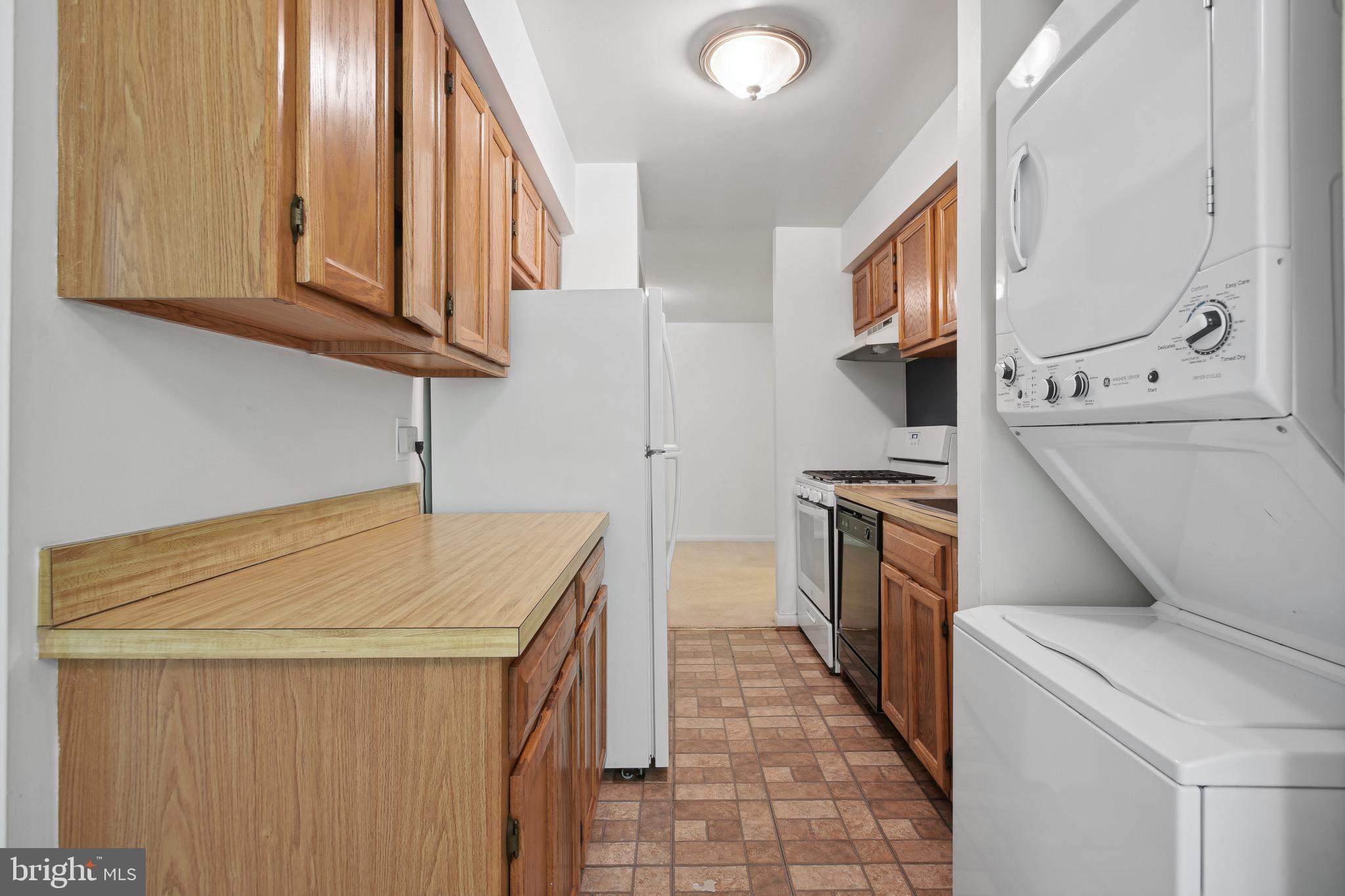 11240 Chestnut Grove Square, Unit 31 Reston, VA 20190 - Photo 10 of 26 Kitchen