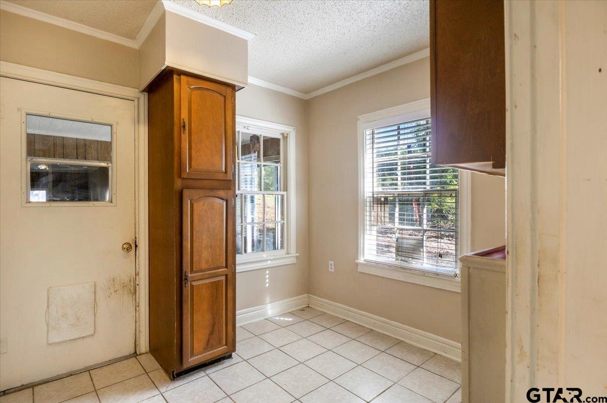 6521 Highway 271 Tyler, TX 75708 - Photo 8 of 35 a view of an entryway of the house