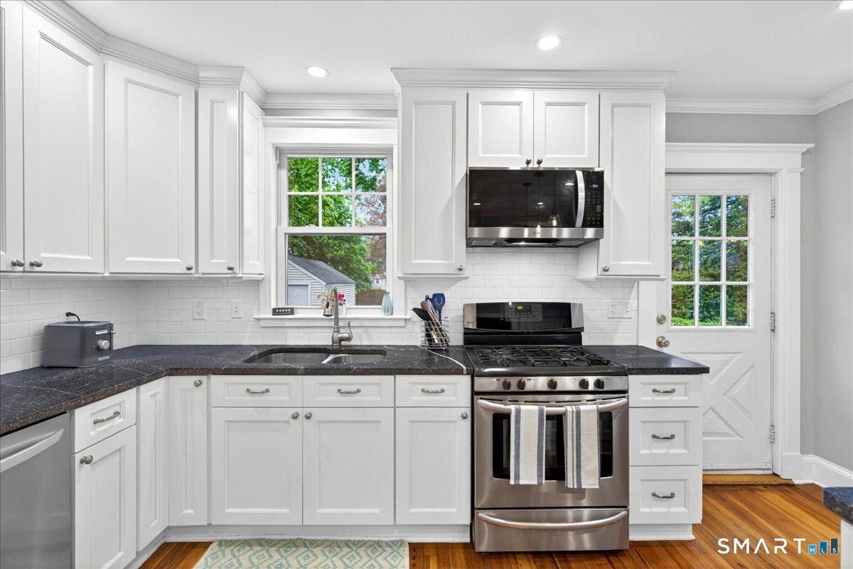 54 Thornton Street Hamden, CT 06517 - Photo 8 of 40