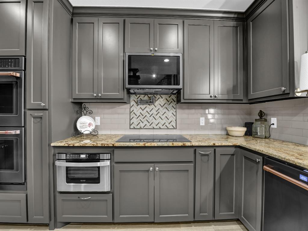 5418 Wedgefield Road Granbury, TX 76049 - Photo 12 of 40 Built in microwave drawer