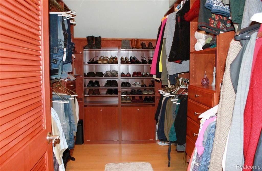 10170 Gibbs Road Clarkston, MI 48348 - Photo 18 of 25 Spacious Master Closet