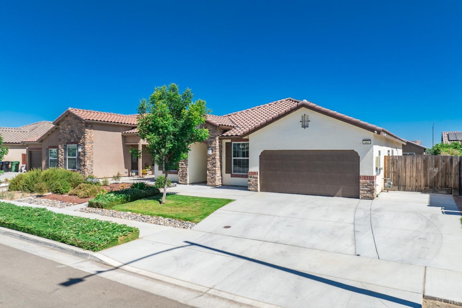 684 Strada Street Lemoore, CA 93245 - Photo 4 of 45 Gallery Image 4