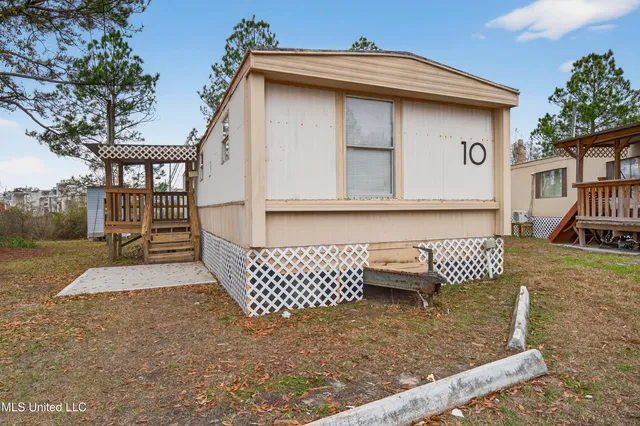 $1,200 | 11213 Dobson Road, Unit 10, Gulfport, MS 39503