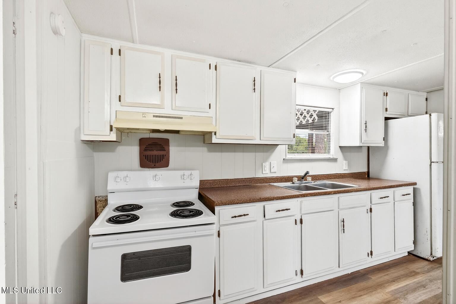 11213 Dobson Road, Unit 10 Gulfport, MS 39503 - Photo 12 of 23 kitchen