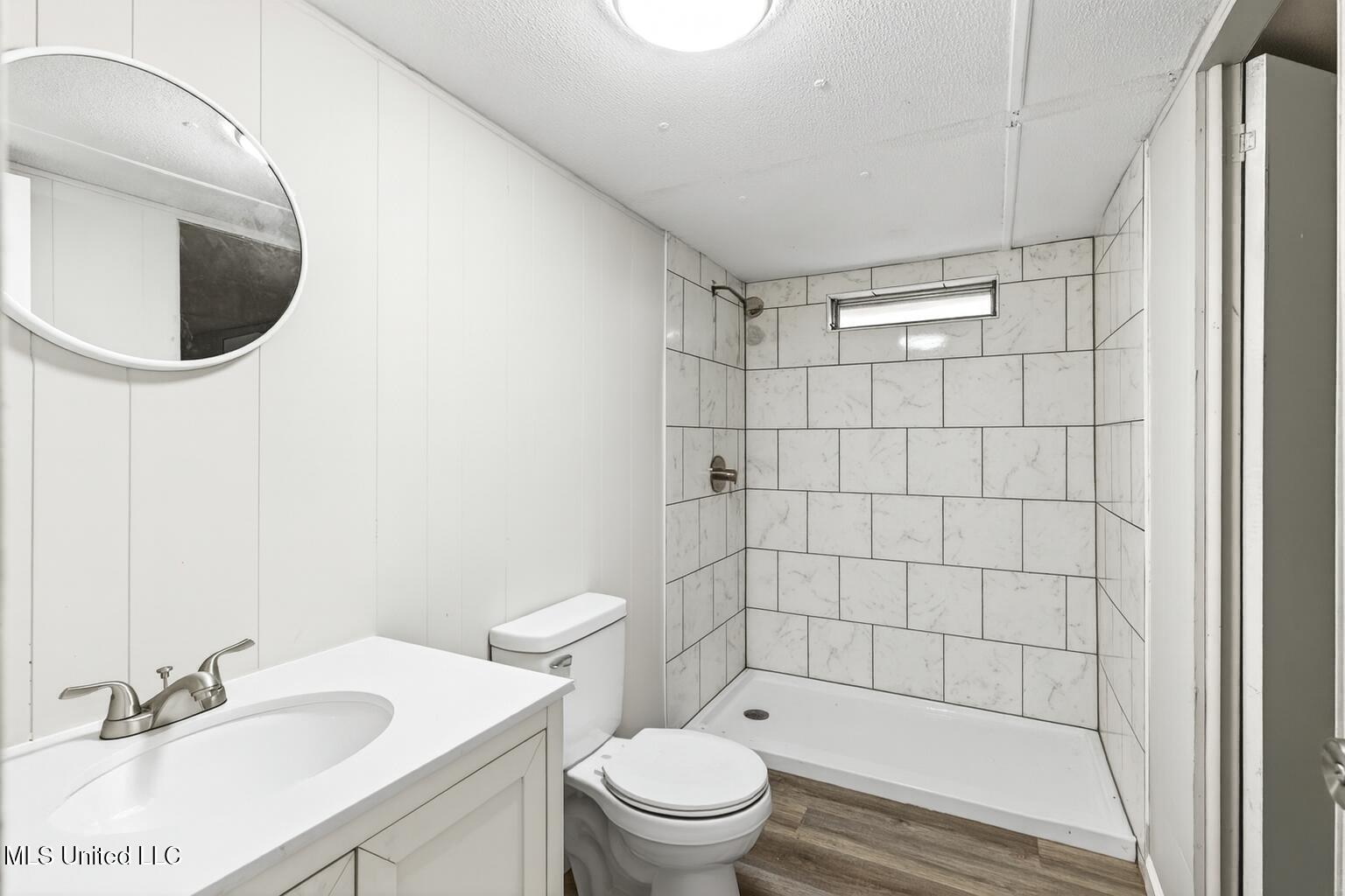 11213 Dobson Road, Unit 10 Gulfport, MS 39503 - Photo 19 of 23 bathroom