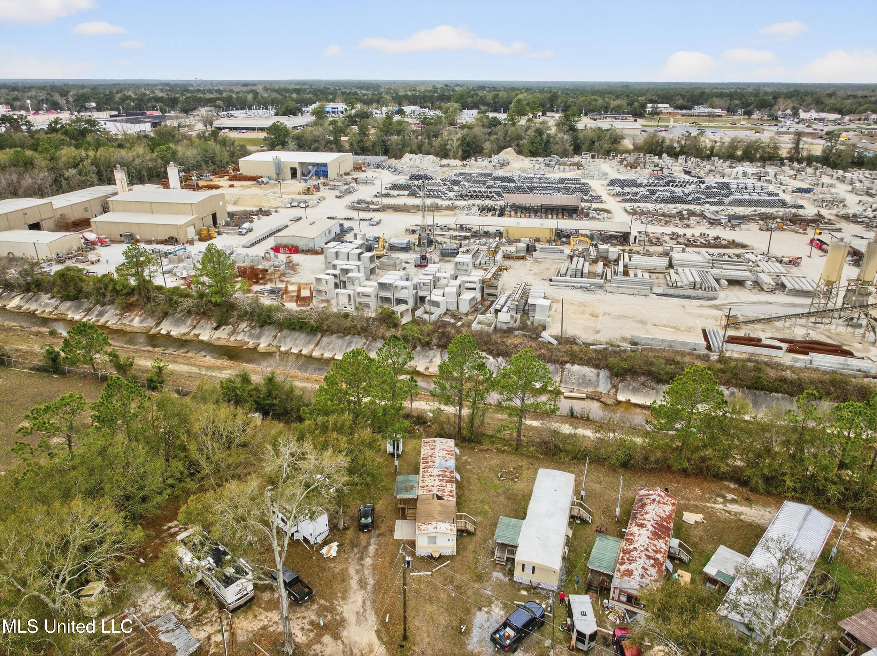 11213 Dobson Road, Unit 10 Gulfport, MS 39503 - Photo 20 of 23 11213DubsonRd-21