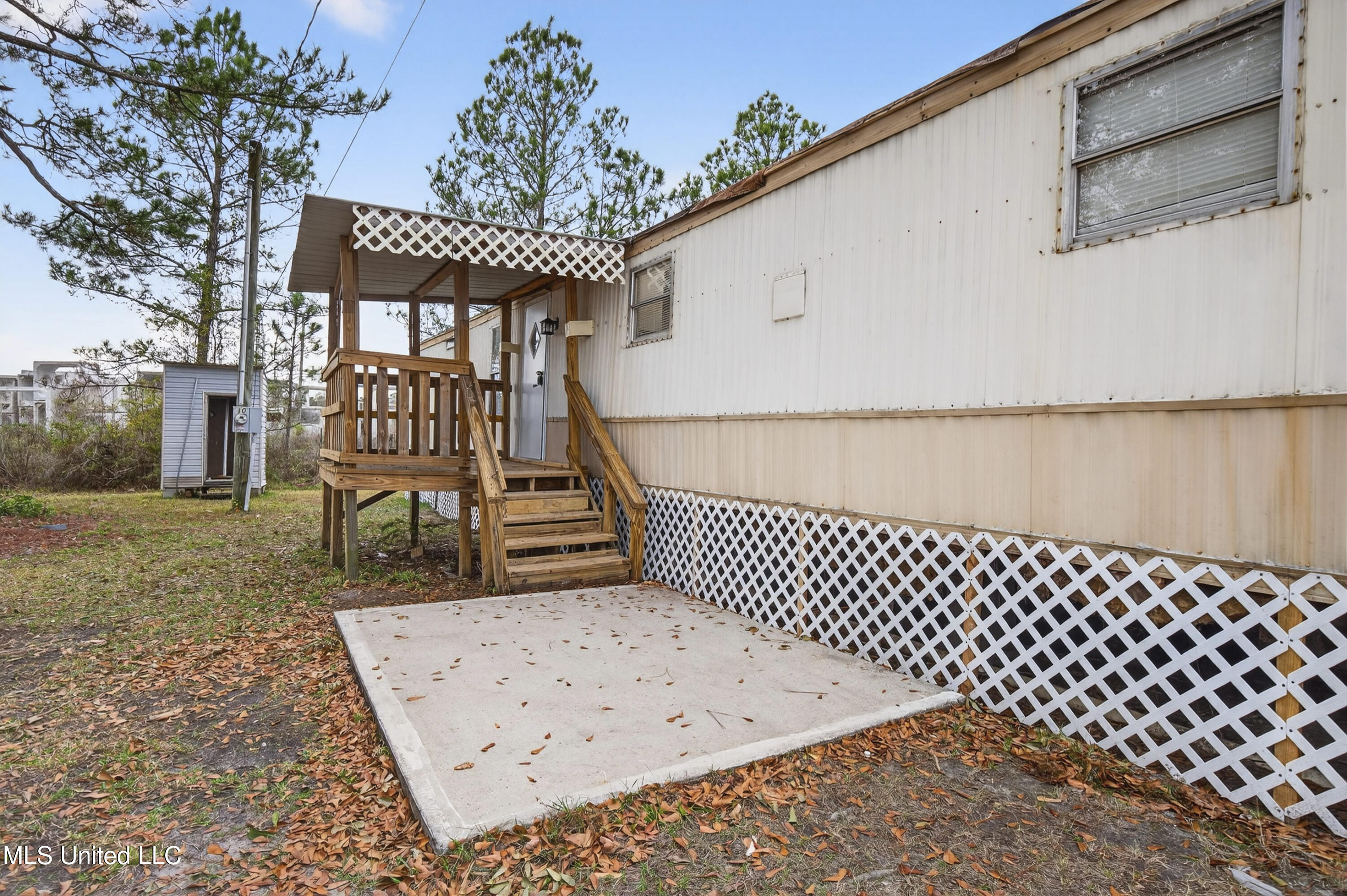 11213 Dobson Road, Unit 10 Gulfport, MS 39503 - Photo 3 of 23 11213DubsonRd-4