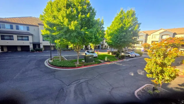 a view of a fountain in front of house