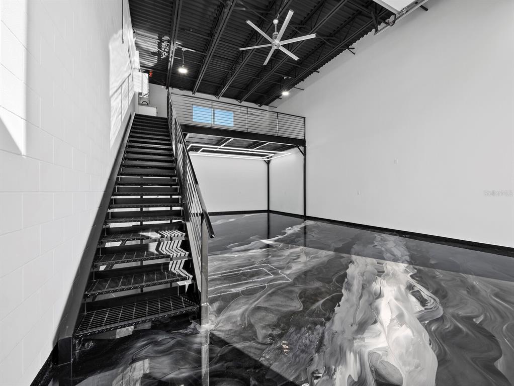 6562 Palmer Park Circle, Unit 18 Sarasota, FL 34238 - Photo 3 of 20 a view of entryway