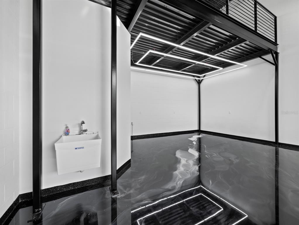 6562 Palmer Park Circle, Unit 18 Sarasota, FL 34238 - Photo 6 of 20 a close view of stove