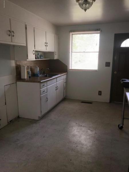 462 North 25th Street Springfield, MI 49037 - Photo 4 of 5 20181219192311237305000000-o
