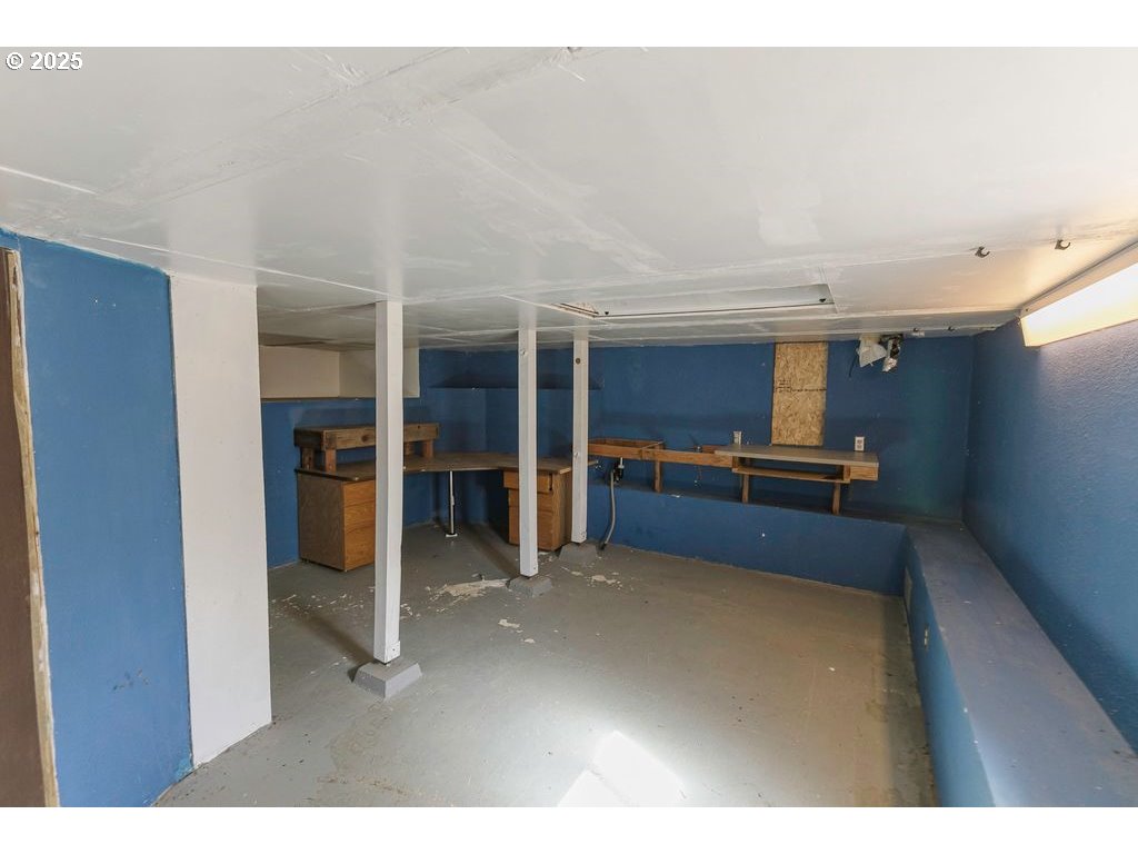 2524 Southeast Mannthey Road Corbett, OR 97019 - Photo 38 of 42