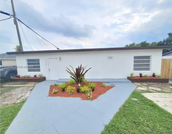 $3,200 | 3700 Southwest 13th Court, Unit 3700, Fort Lauderdale, FL 33312