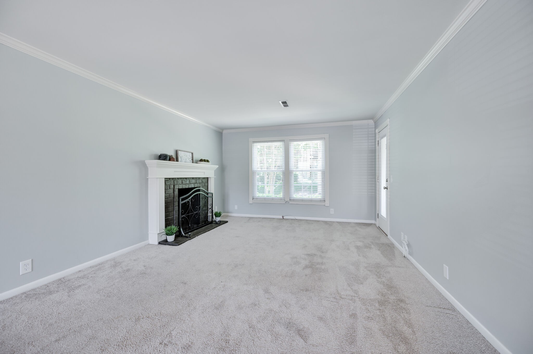 2116 Hobbs Road, Unit M1 Nashville, TN 37215 - Photo 11 of 36 an empty room with fireplace and windows