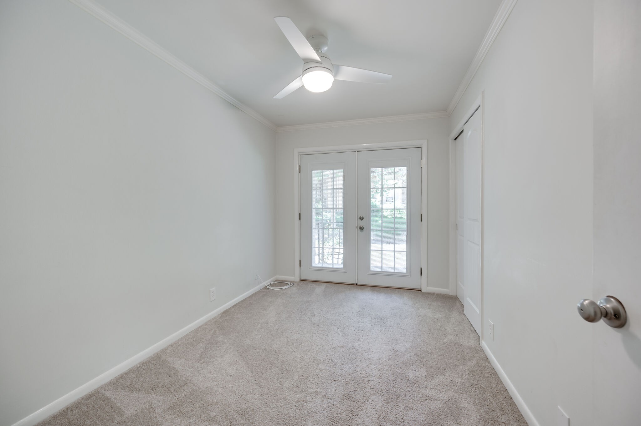 2116 Hobbs Road, Unit M1 Nashville, TN 37215 - Photo 19 of 36 a view of an empty room with a window
