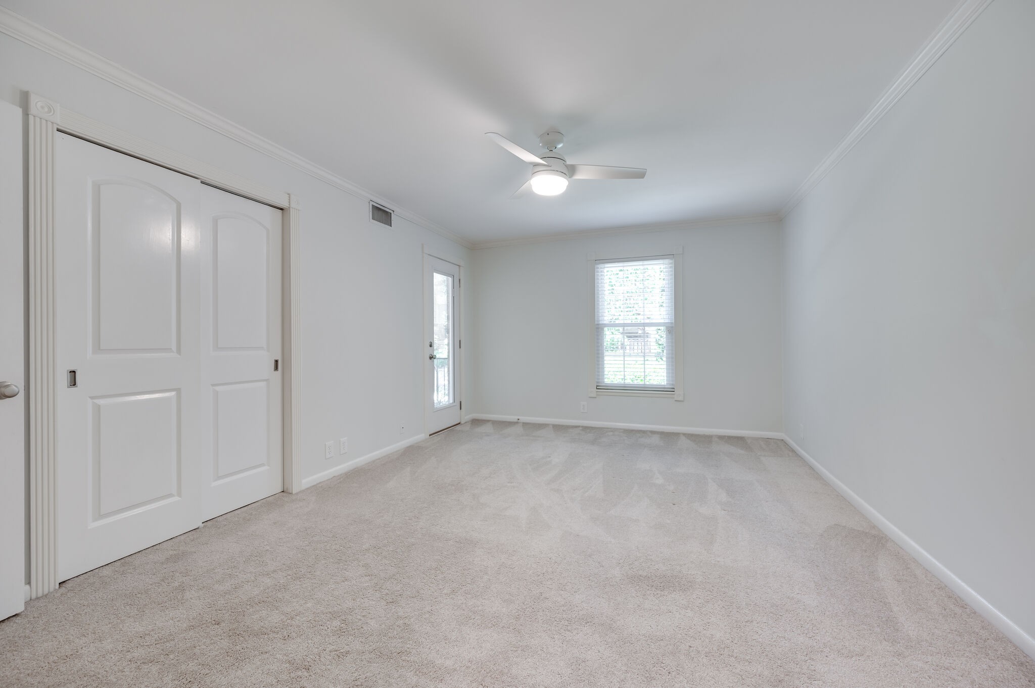 2116 Hobbs Road, Unit M1 Nashville, TN 37215 - Photo 24 of 36 an empty room with windows and closet