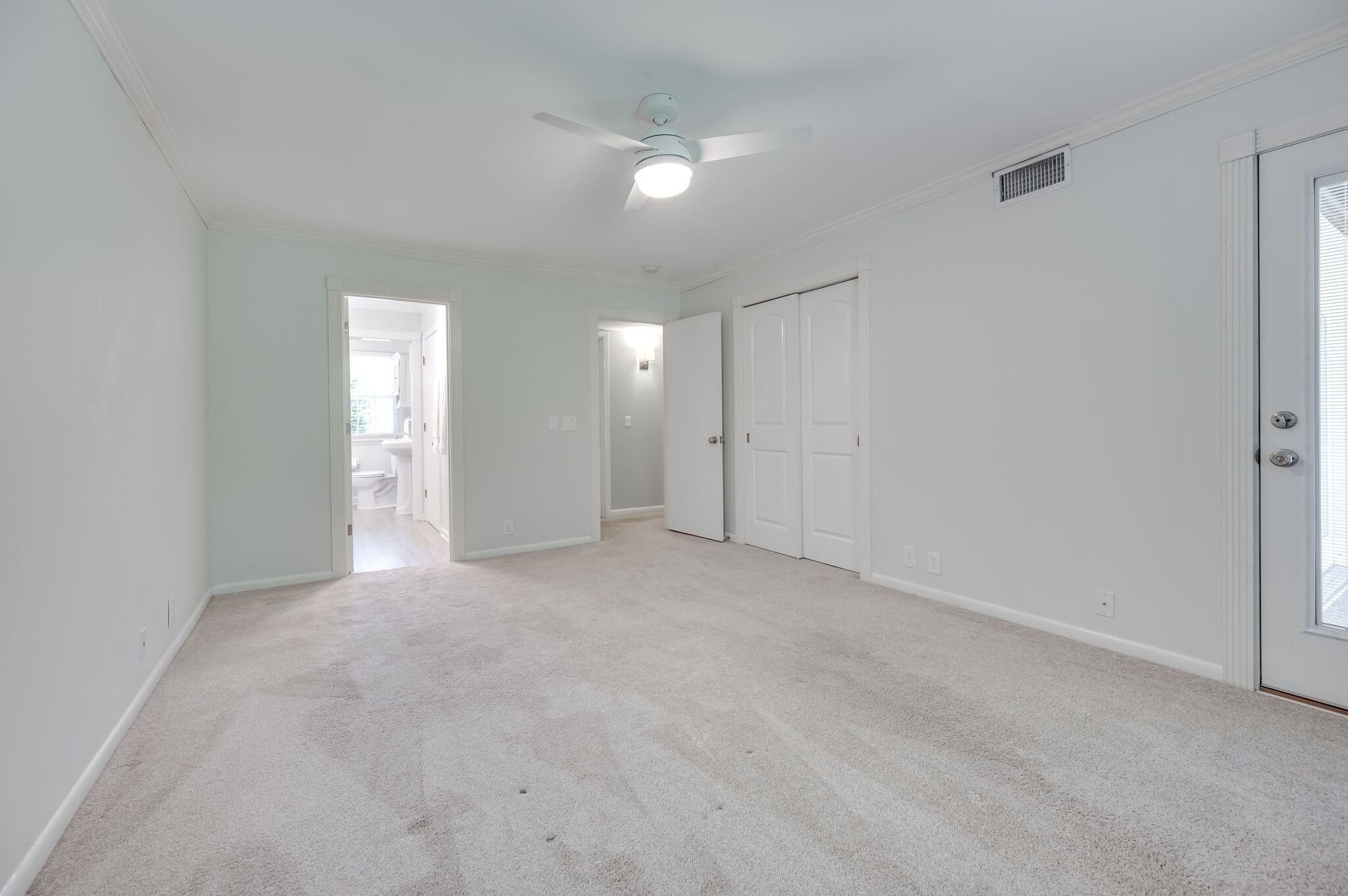 2116 Hobbs Road, Unit M1 Nashville, TN 37215 - Photo 25 of 36 a view of an empty room with a window