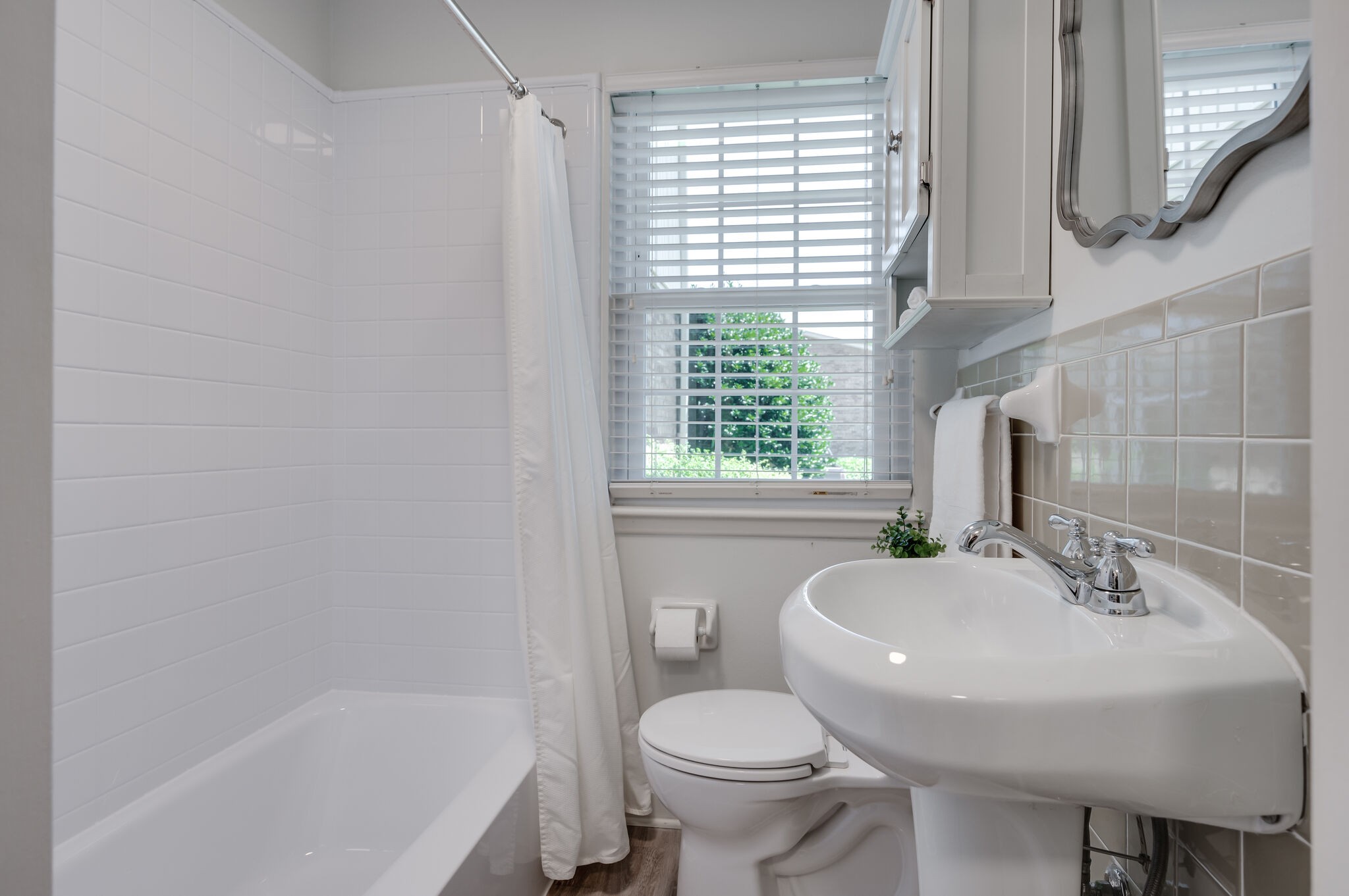 2116 Hobbs Road, Unit M1 Nashville, TN 37215 - Photo 27 of 36 a bathroom with a sink a toilet and tub
