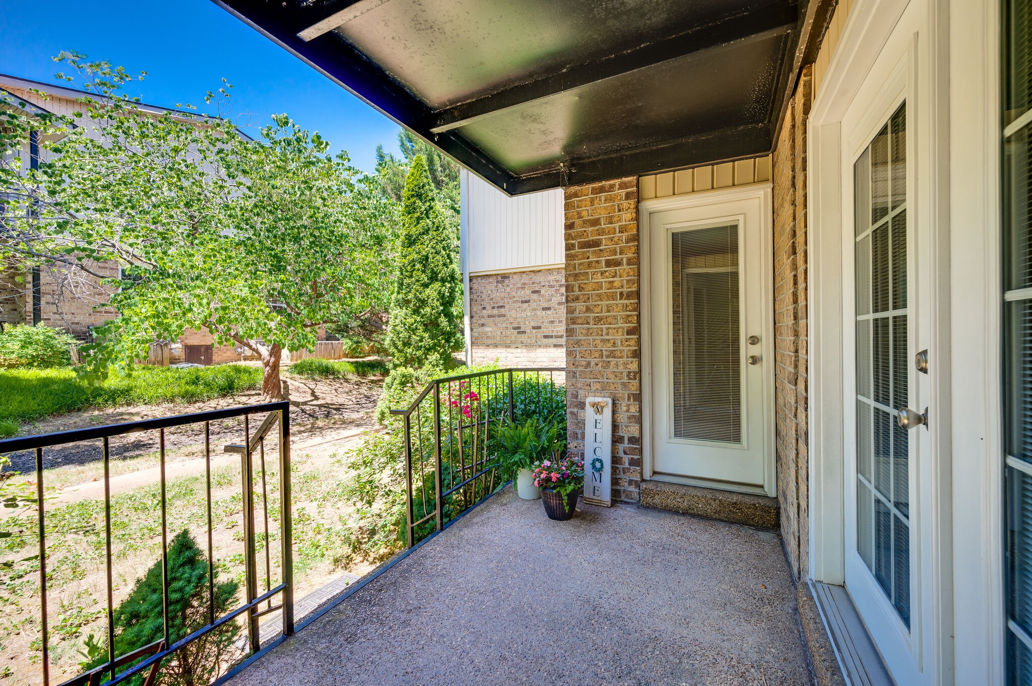2116 Hobbs Road, Unit M1 Nashville, TN 37215 - Photo 30 of 36 a view of a porch
