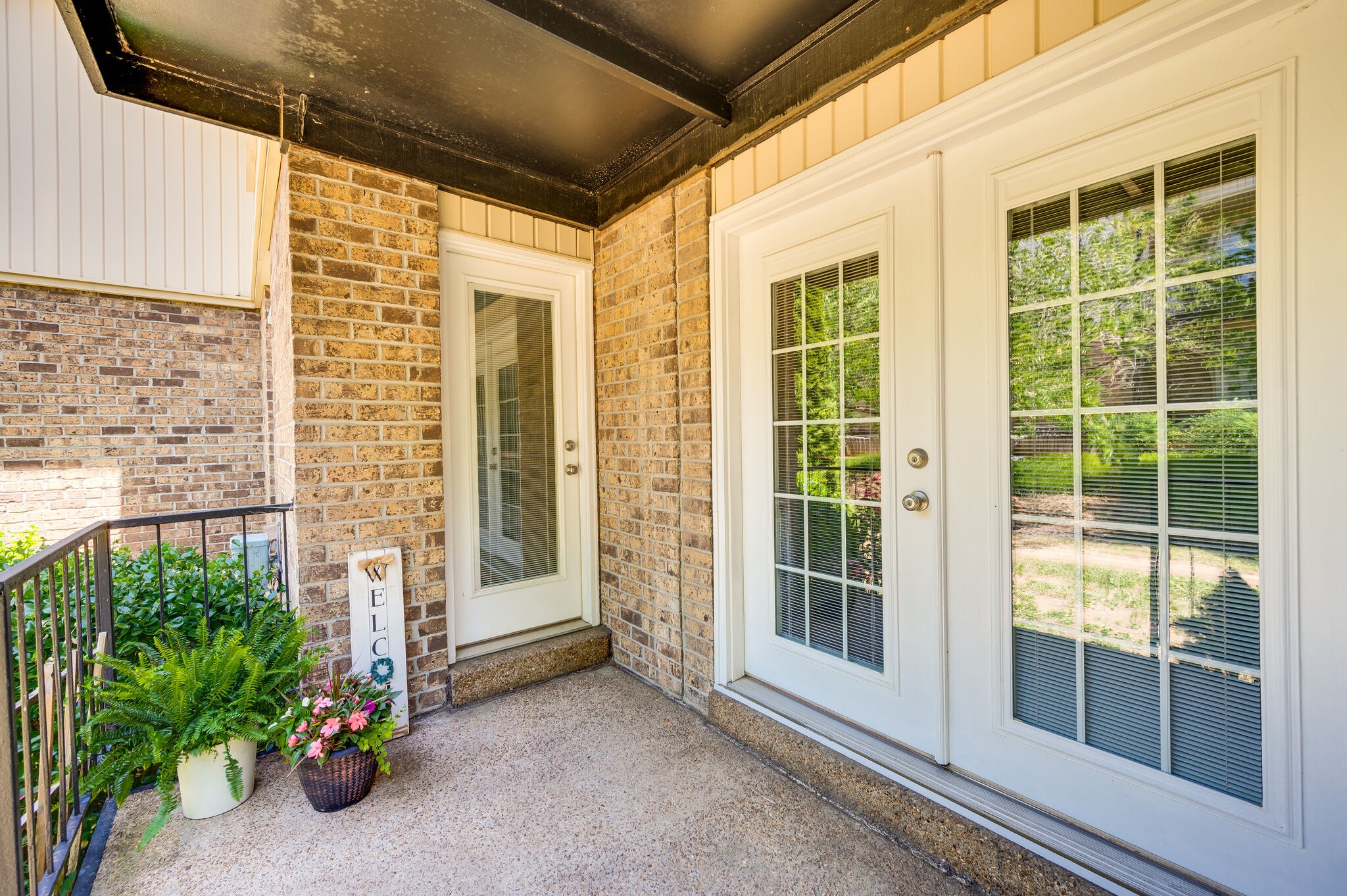 2116 Hobbs Road, Unit M1 Nashville, TN 37215 - Photo 31 of 36 a view of front door and porch with seating space