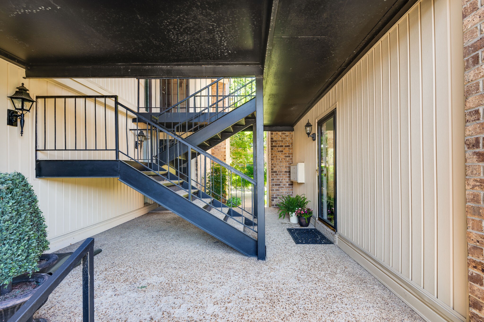 2116 Hobbs Road, Unit M1 Nashville, TN 37215 - Photo 5 of 36 a view of an entryway
