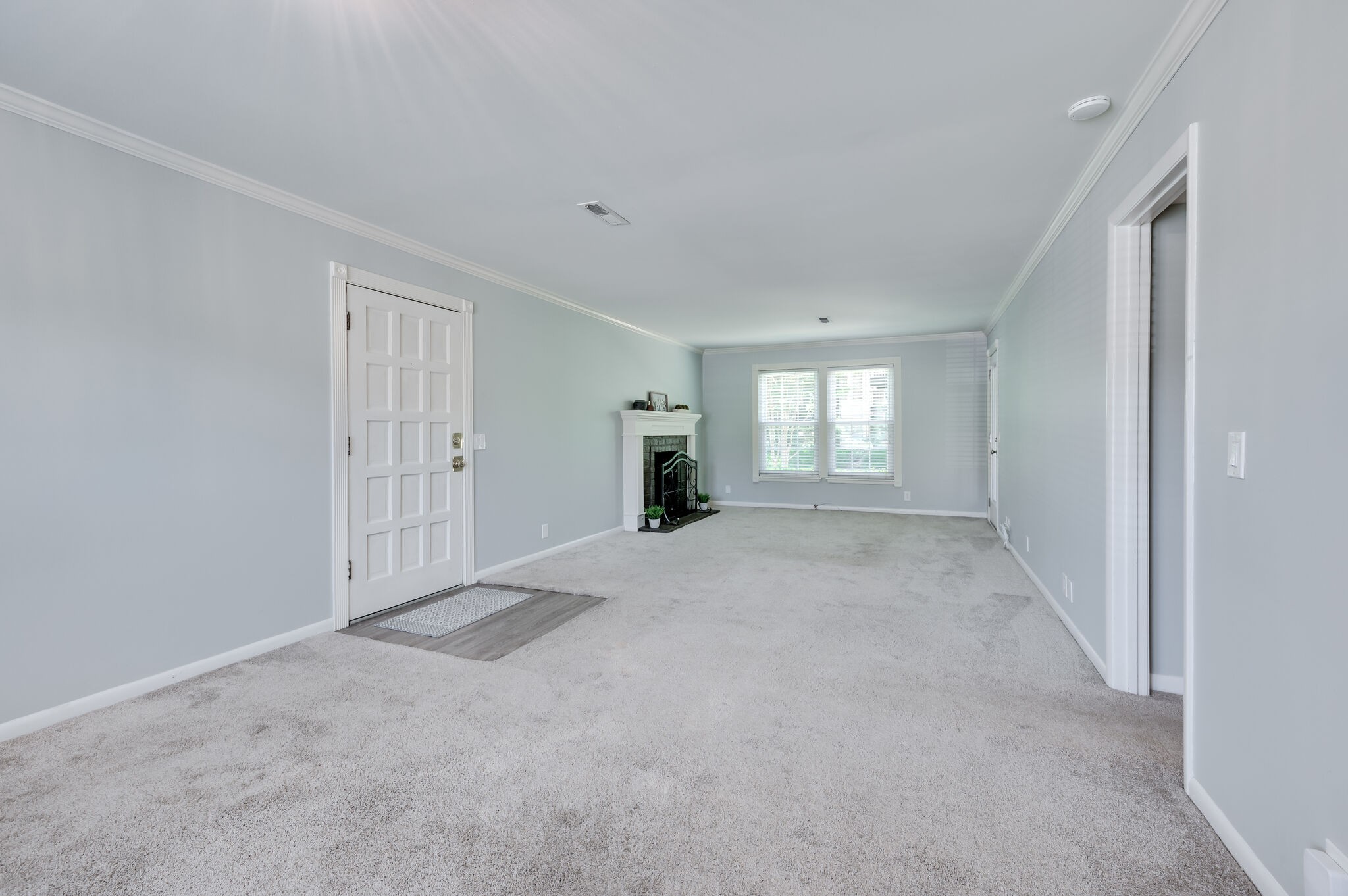 2116 Hobbs Road, Unit M1 Nashville, TN 37215 - Photo 8 of 36 a view of empty room with window