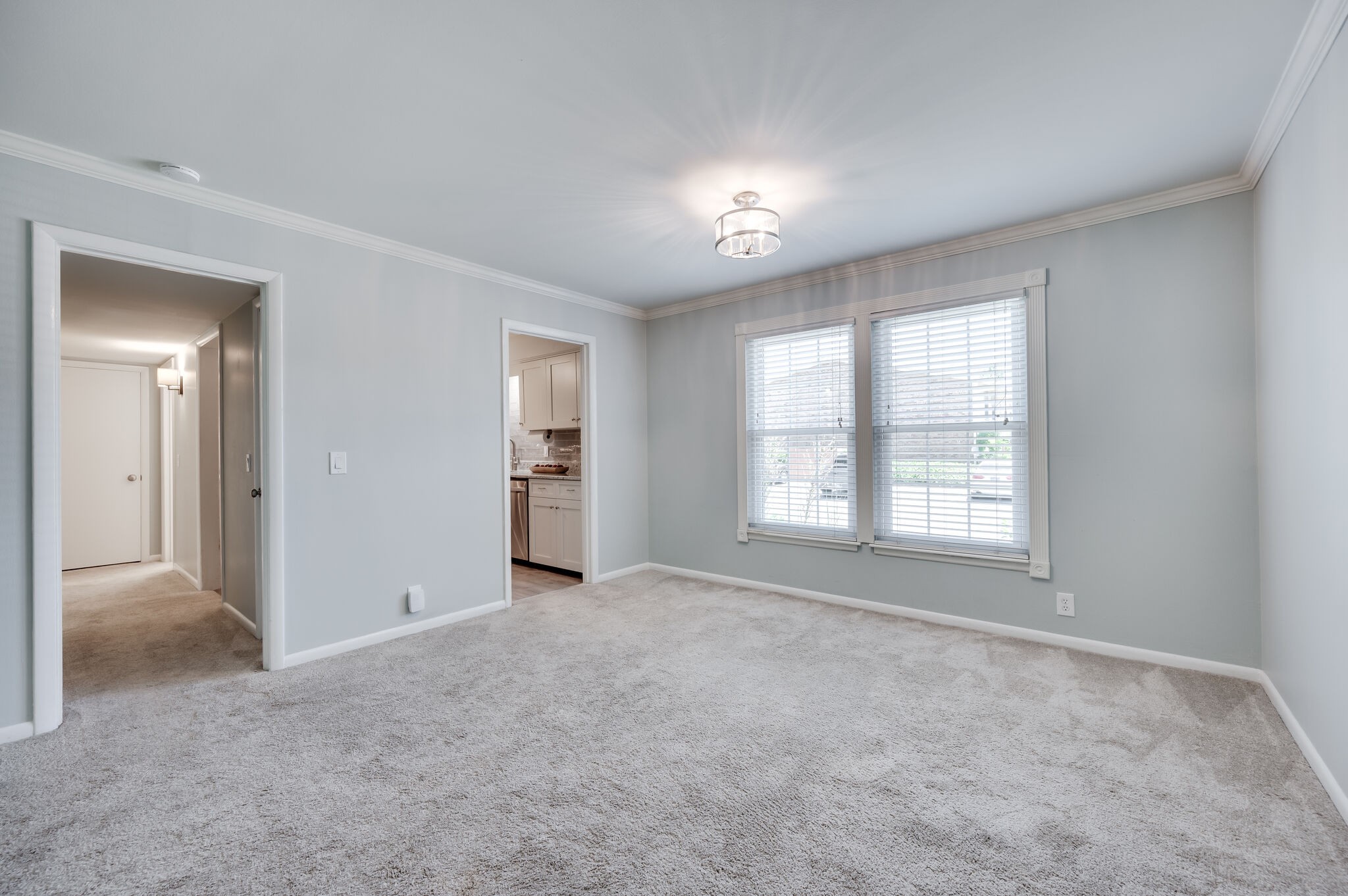 2116 Hobbs Road, Unit M1 Nashville, TN 37215 - Photo 10 of 36 an empty room with windows and closet