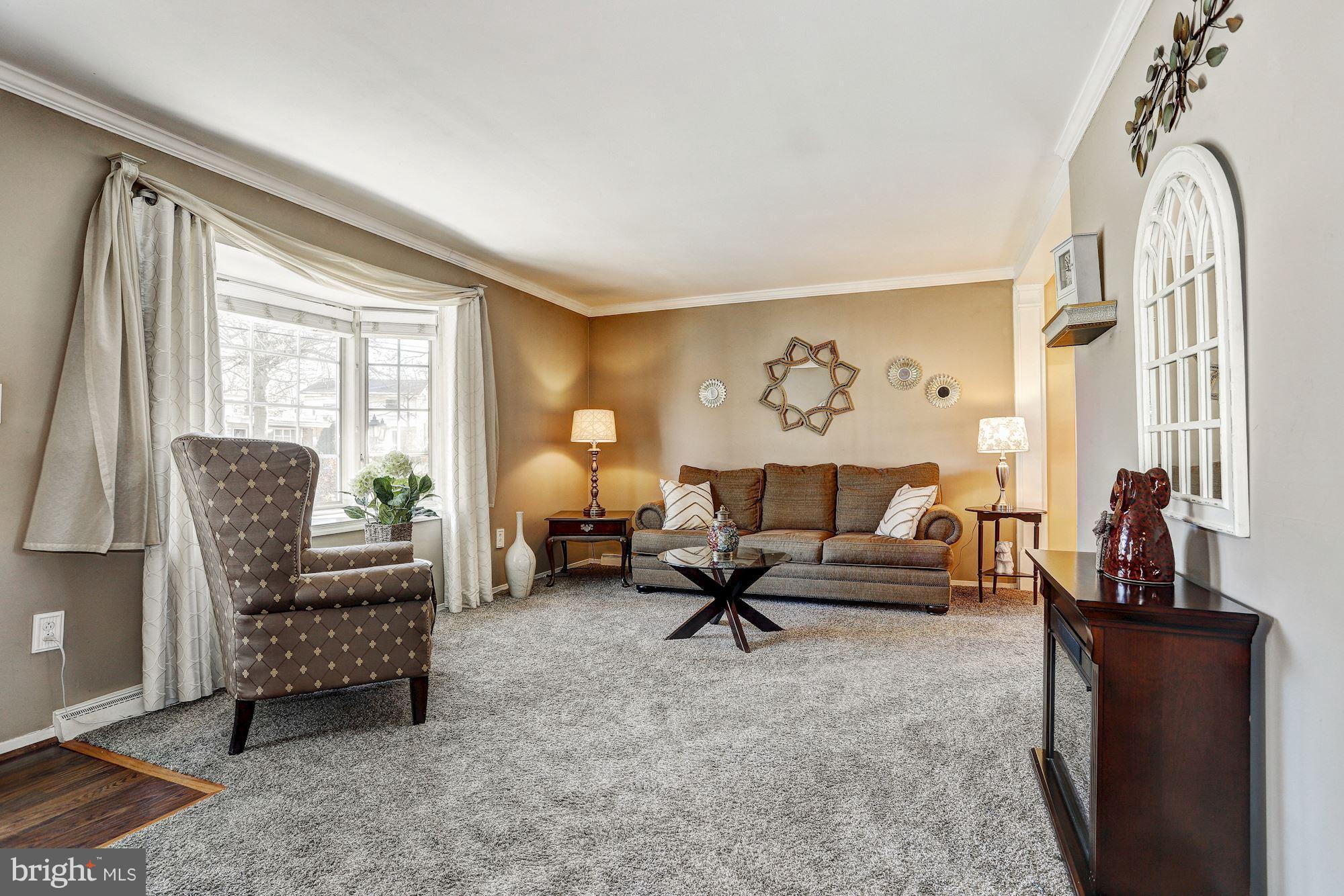 13120 Estelle Road Silver Spring, MD 20906 - Photo 2 of 21 Living Room
