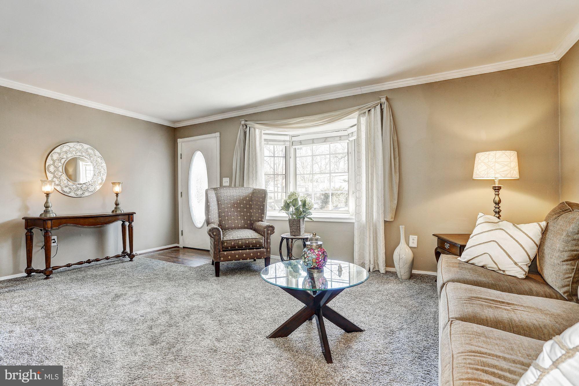 13120 Estelle Road Silver Spring, MD 20906 - Photo 3 of 21 Liviing Room