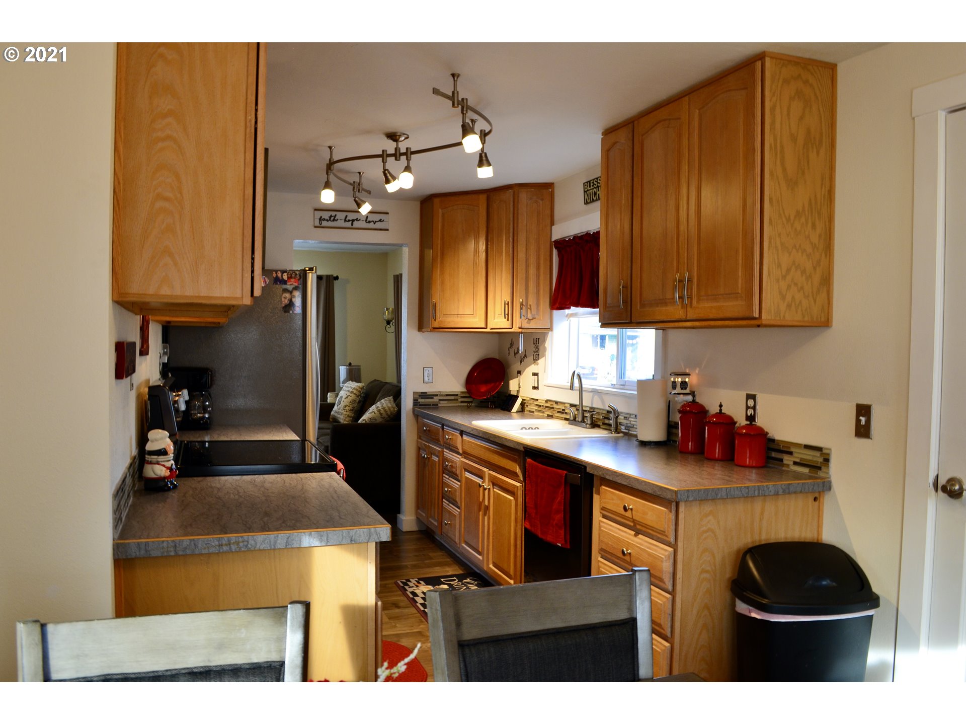 3737 Virginia Avenue Springfield, OR 97478 - Photo 7 of 18