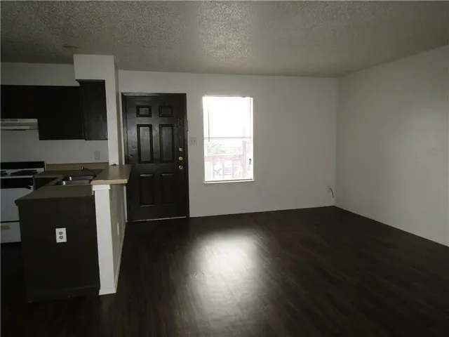 $895 | 4910 Pepper Lane, Unit D, Austin, TX 78744