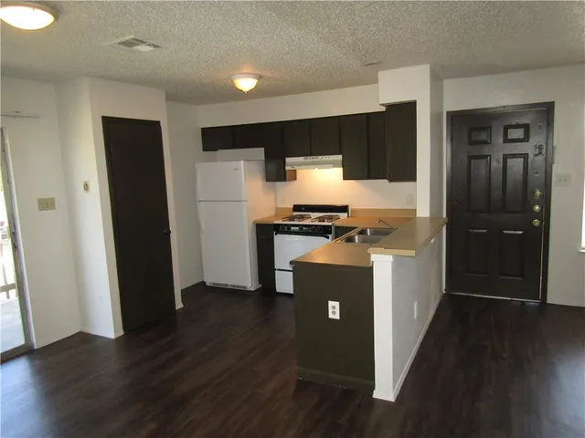 $895 | 4910 Pepper Lane, Unit D, Austin, TX 78744