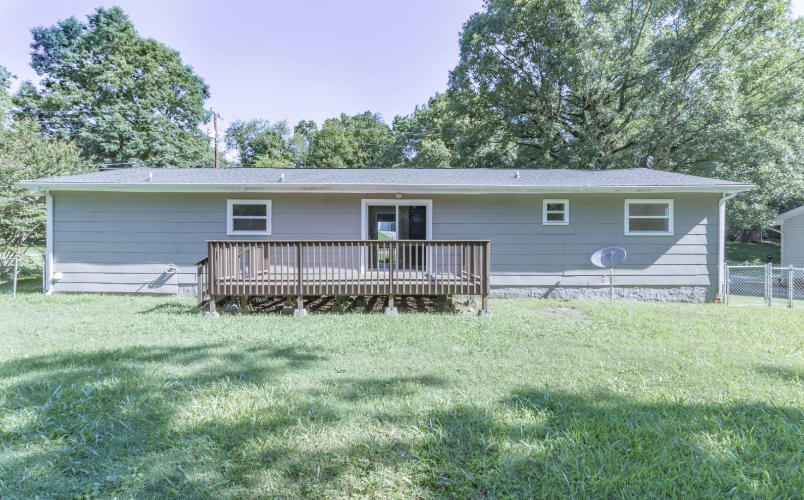 806 Ely Road Chattanooga, TN 37343 - Photo 17 of 18 Backyard