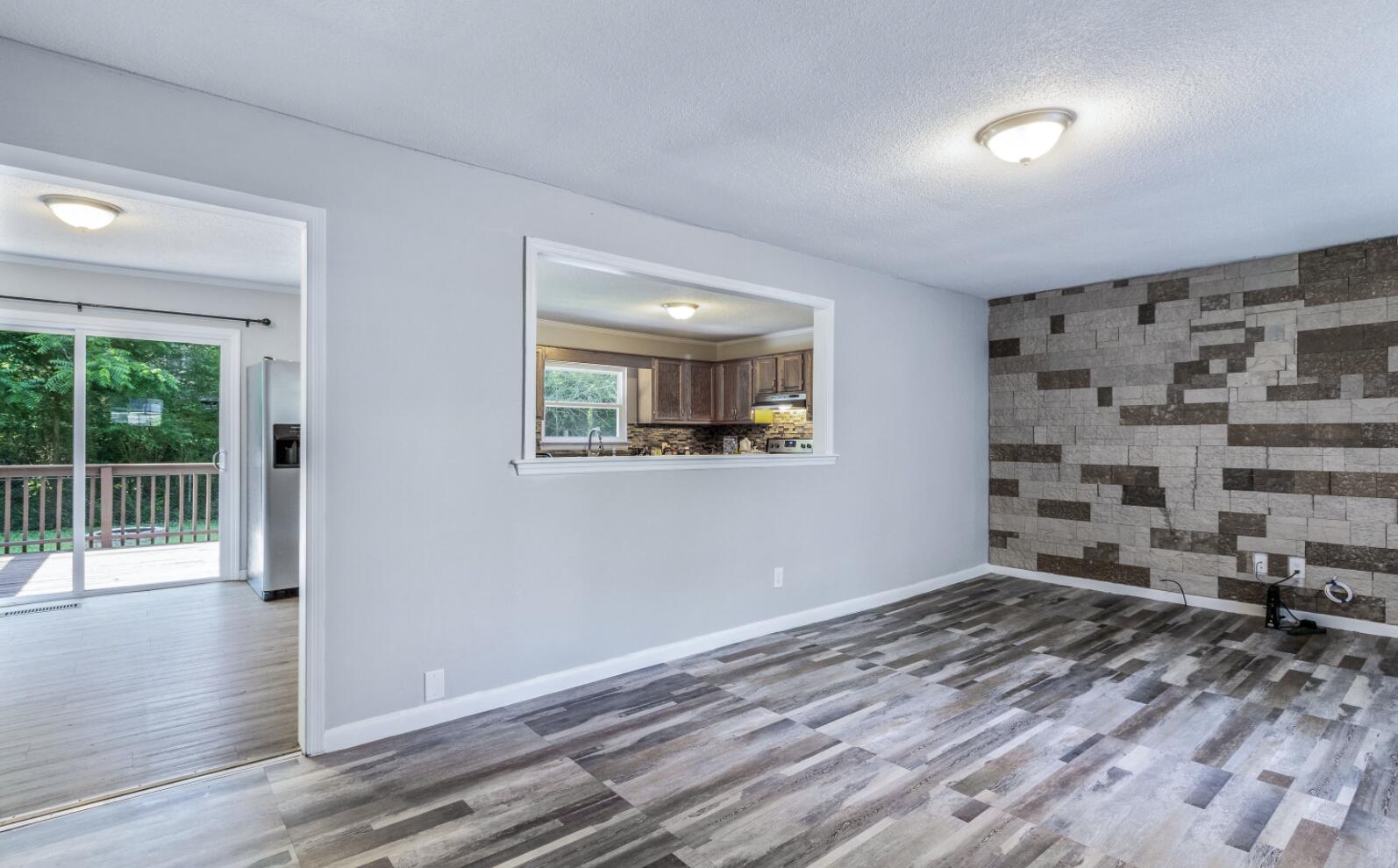 806 Ely Road Chattanooga, TN 37343 - Photo 2 of 18 Living Room