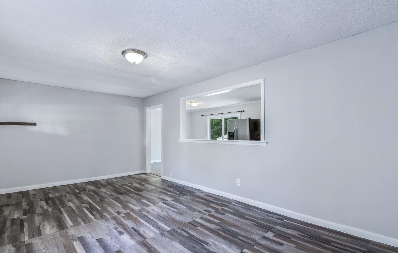 806 Ely Road Chattanooga, TN 37343 - Photo 3 of 18 Living Room