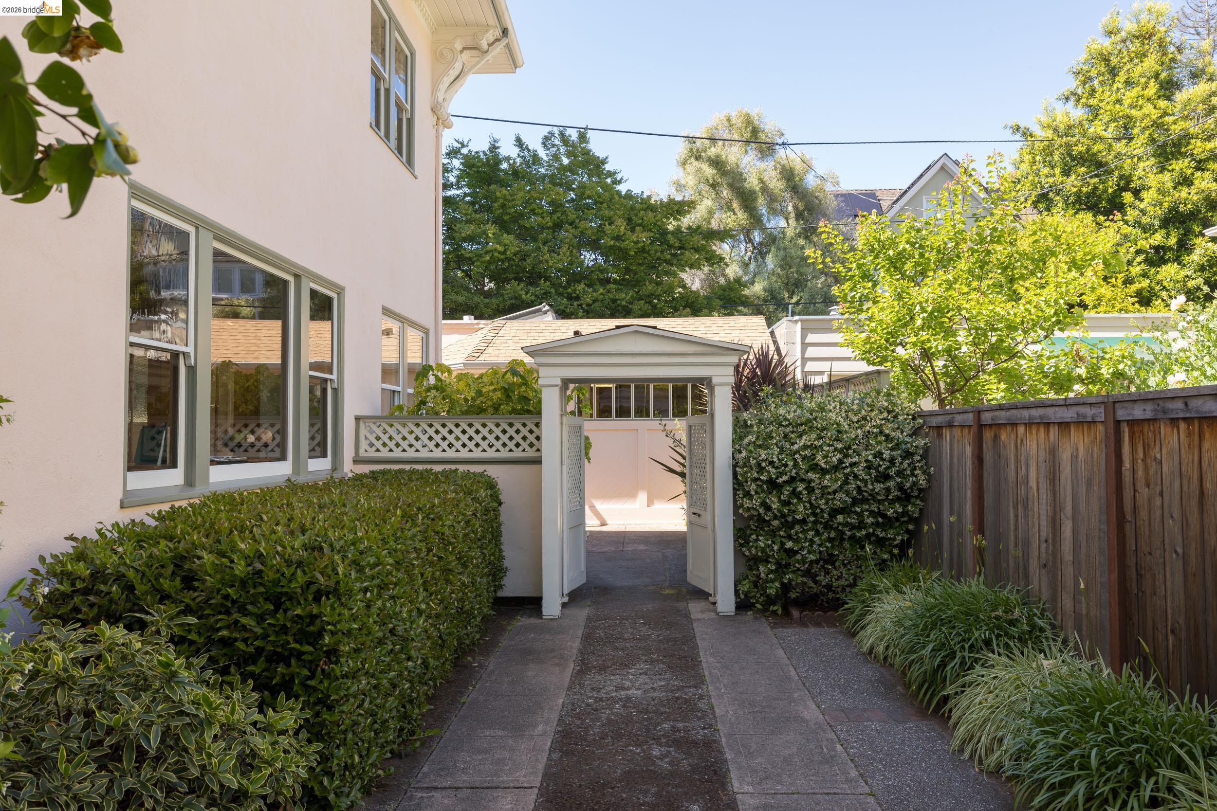 2909 Forest Avenue Berkeley, CA 94705 - Photo 58 of 65