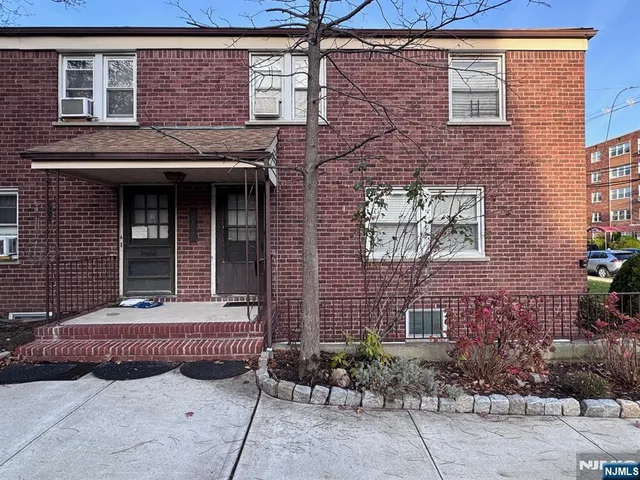 $2,500 | 2197 Center Avenue, Unit 197B, Fort Lee, NJ 07024