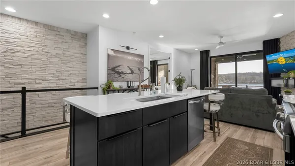 $950,000 | 397 Mission Hills Lane, Camdenton, MO 65020