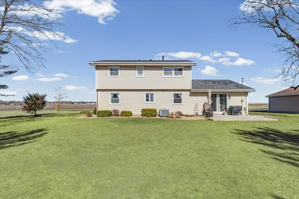 $324,900 | 913 East 1st Street, Gibson City, IL 60936