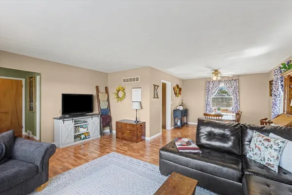 $324,900 | 913 East 1st Street, Gibson City, IL 60936