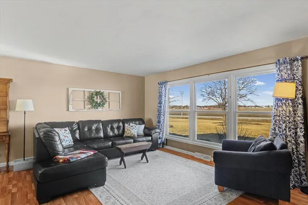 $324,900 | 913 East 1st Street, Gibson City, IL 60936