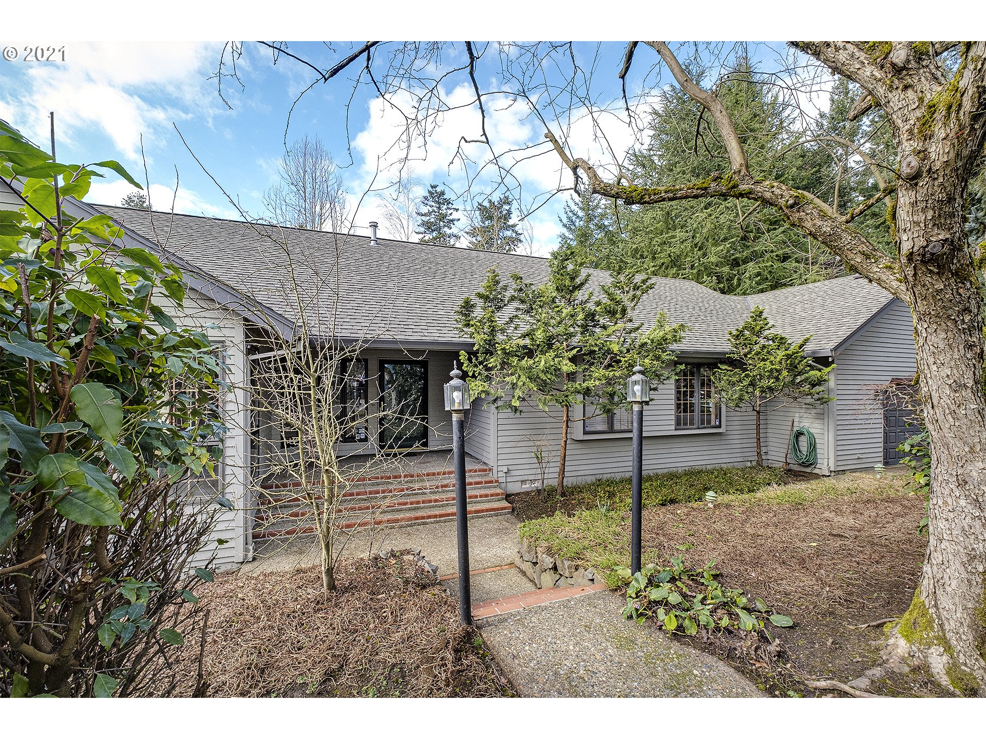 6102 Southwest Jan Tree Court Portland, OR 97219 - Photo 2 of 24 Gallery Image 2