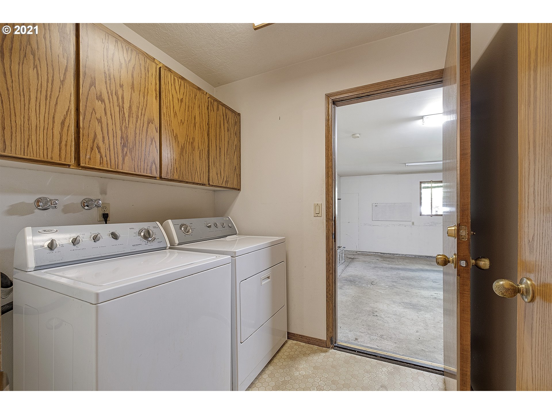 6102 Southwest Jan Tree Court Portland, OR 97219 - Photo 16 of 24 Gallery Image 16