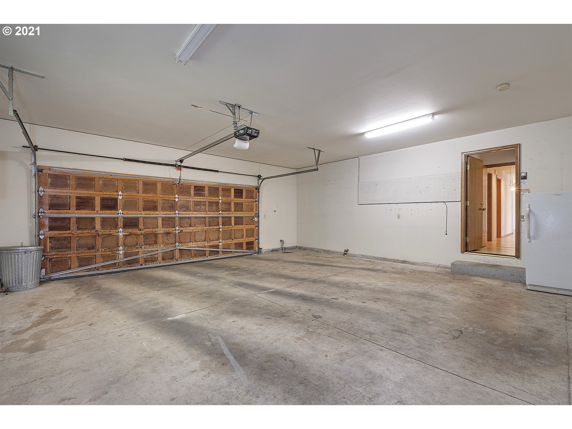 6102 Southwest Jan Tree Court Portland, OR 97219 - Photo 20 of 24 Gallery Image 20