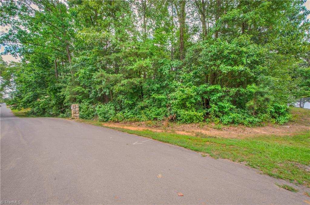 328 Lakeview Road New London, NC 28127 - Photo 4 of 10 Gallery Image 4