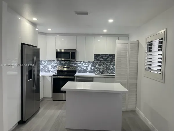 $3,700 | 6004 Northwest 38th Street, Unit 6006, Virginia Gardens, FL 33166