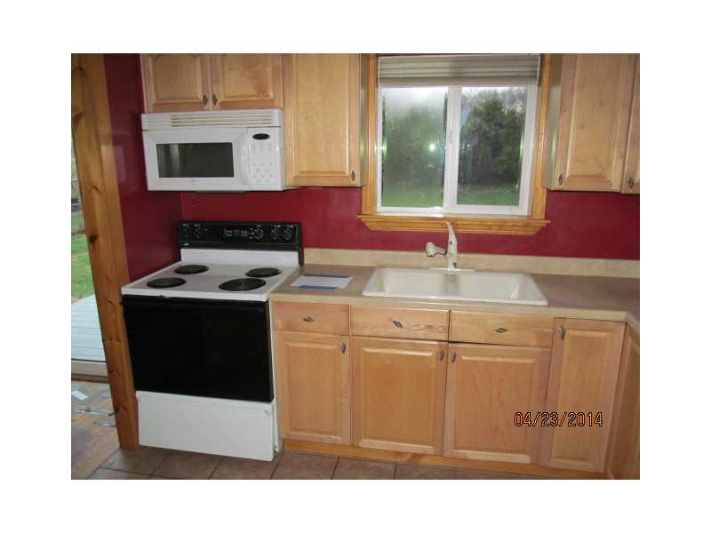 30 Massey Road Tiverton, RI 02878 - Photo 7 of 14 Kitchen.