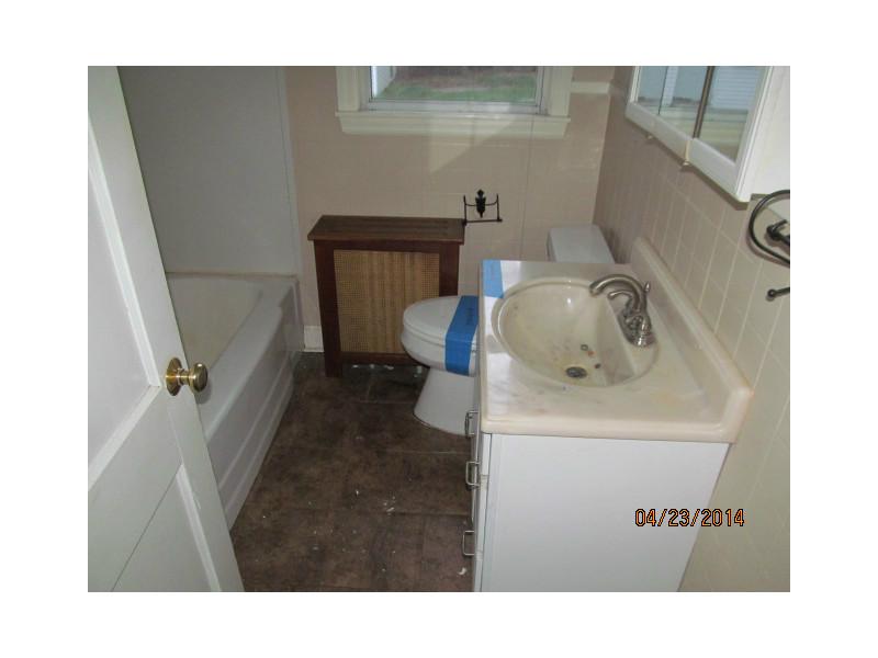 30 Massey Road Tiverton, RI 02878 - Photo 8 of 14 Bathroom.